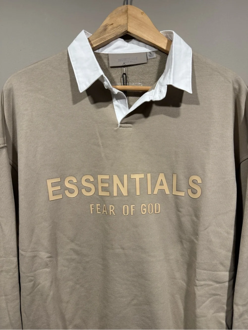 Fear of God ESSENTIALS Crewneck collared Sweatshirt in Taupe